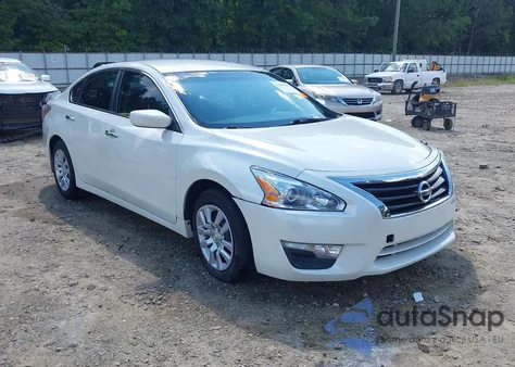 2015 Nissan Altima 2.5 S z USA, uszkodzony, nr VIN 1N4AL3AP7FC267447